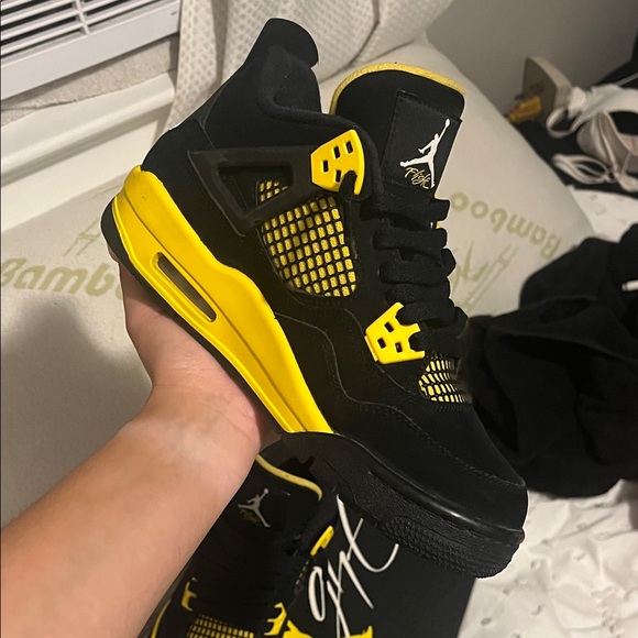 Jordan Thunder 4s Grade School - Picture 5 of 5